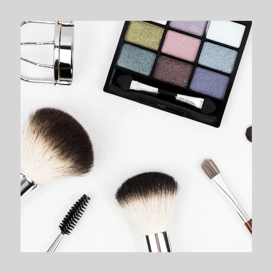 Kit Mirada de Feria: Paleta + Delineador + Pestañina